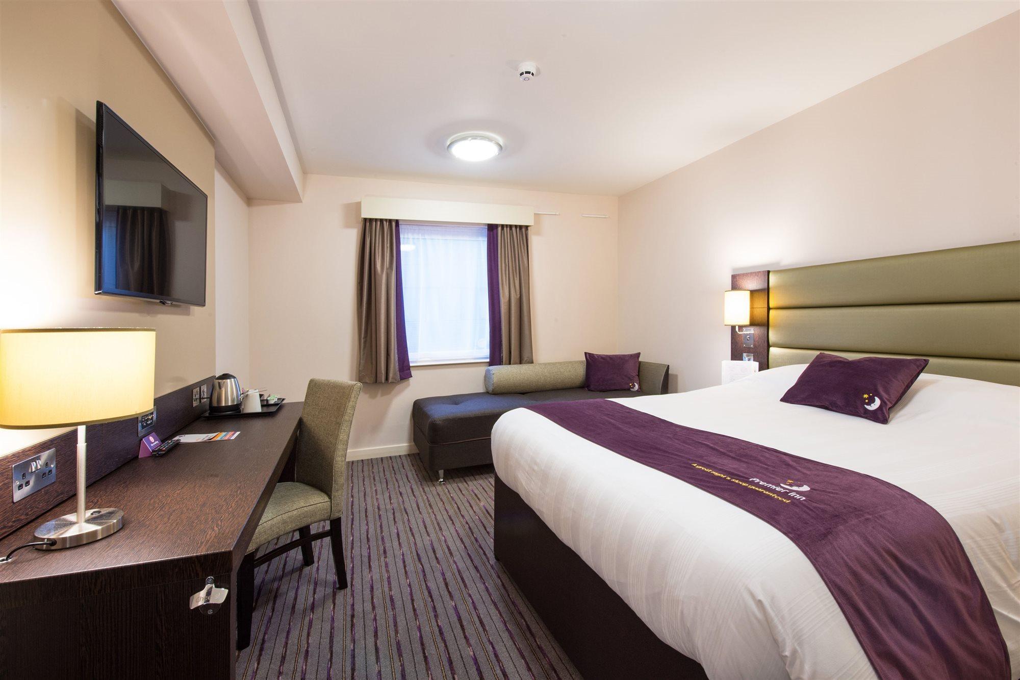 Premier Inn Maidenhead Town Centre Exterior foto