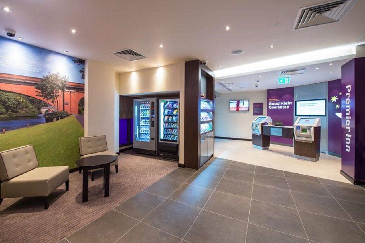 Premier Inn Maidenhead Town Centre Exterior foto